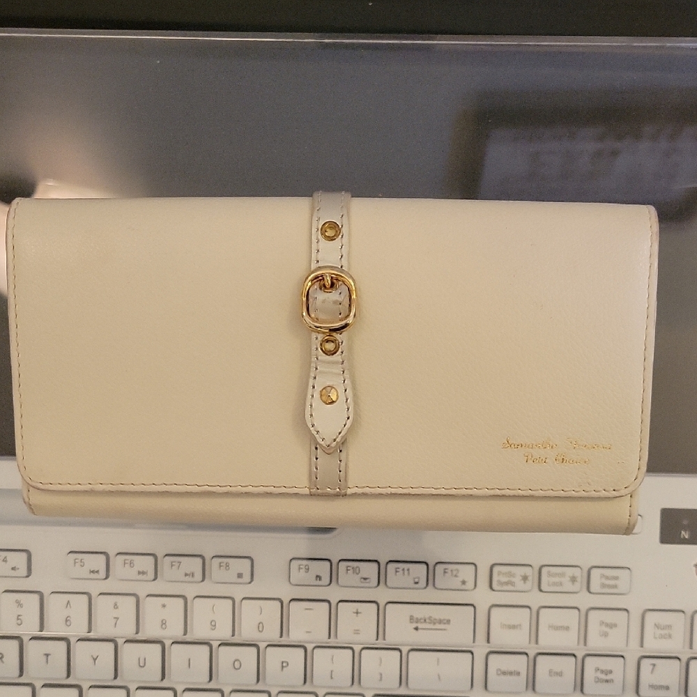 Samantha Thavasa Cream Leather Wallet